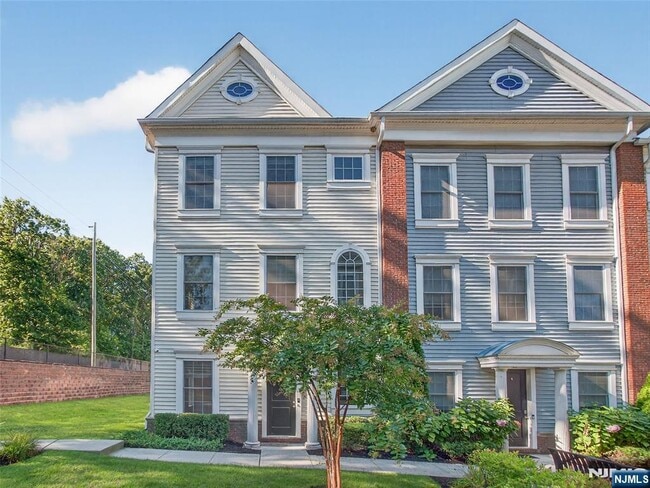 Building Photo - 26 Roosevelt Dr