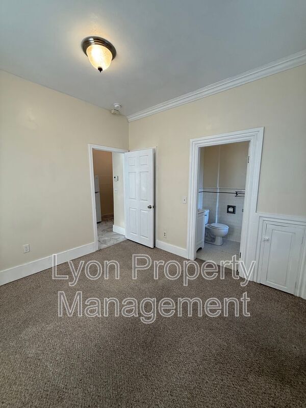 Building Photo - 507 Blackstone St