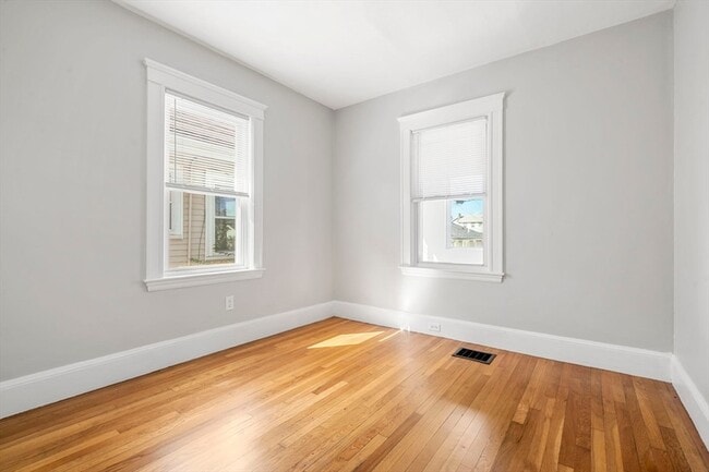 Building Photo - 82 Cliff St