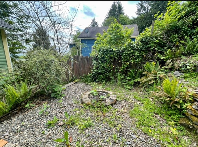 Building Photo - Spectacular View! Remodeled One bedroom with Partially finished basement in Linnton~ Front and ba...