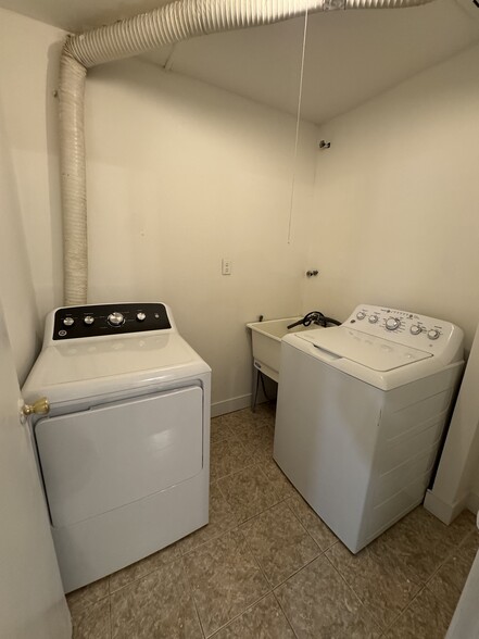 Building Photo - 15704 17th Rd