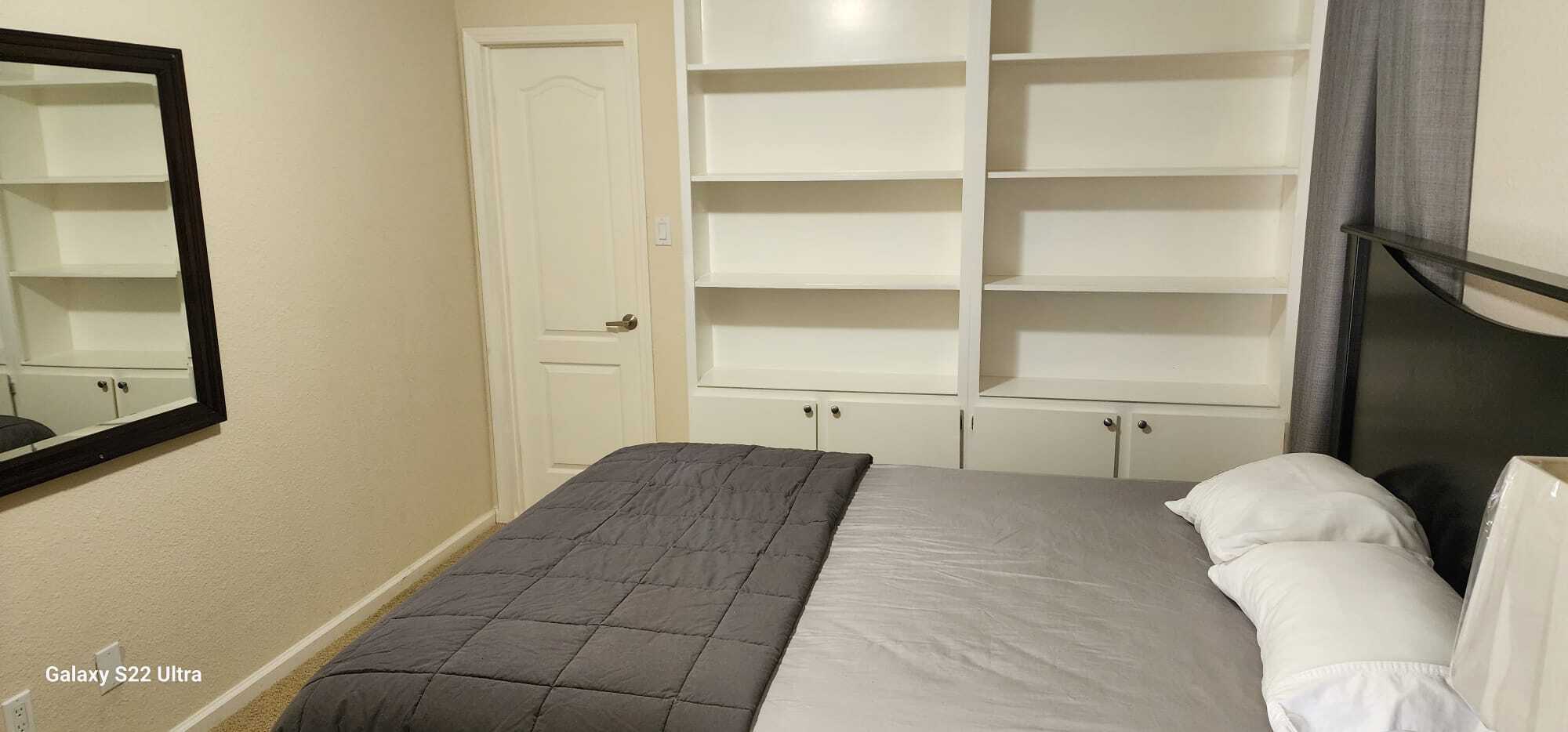 Building Photo - 746 Oakmont Ave