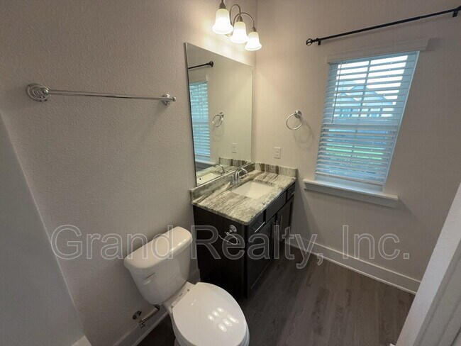Building Photo - 5963 Cherry Hill Cir