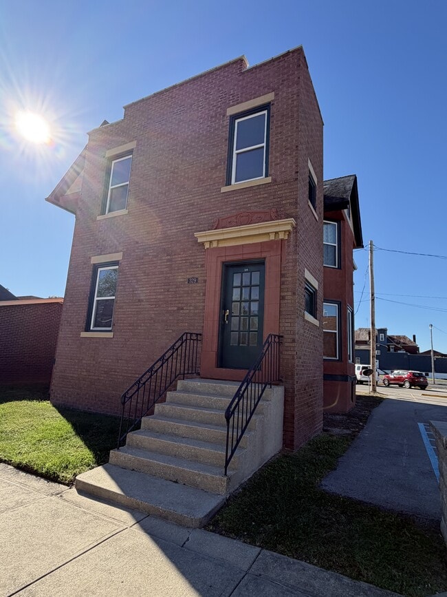 Building Photo - 329 E Broadway