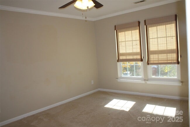 Building Photo - 19839 Henderson Rd