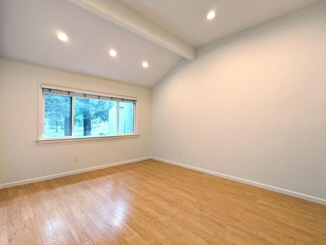 Building Photo - Amazing, gorgeous, end unit with huge yard.....