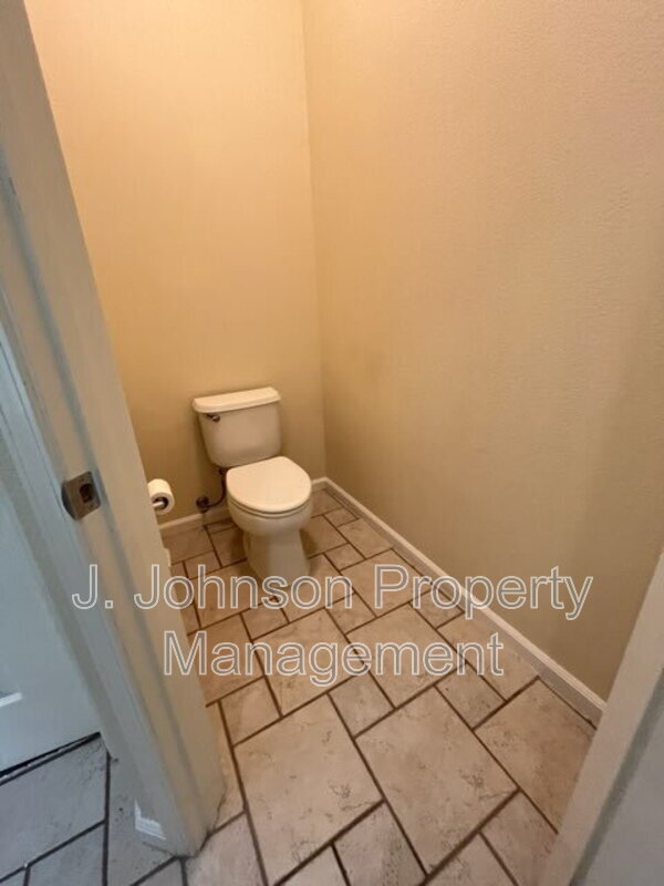 Building Photo - 436 Goodall St