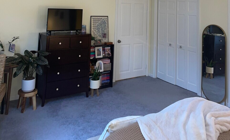 Building Photo - 172 Endicott Ave