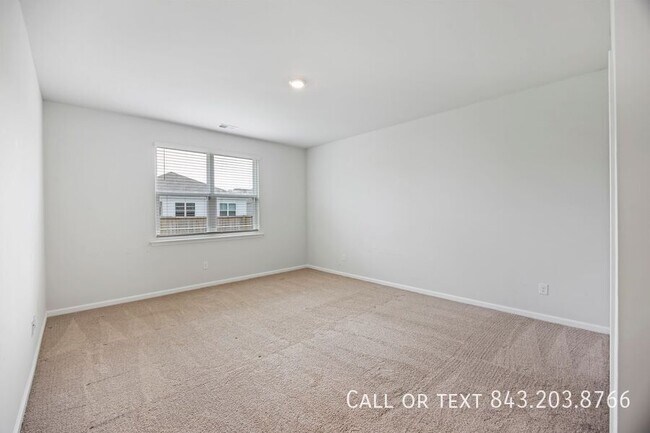Building Photo - 103 Green Passage Ln
