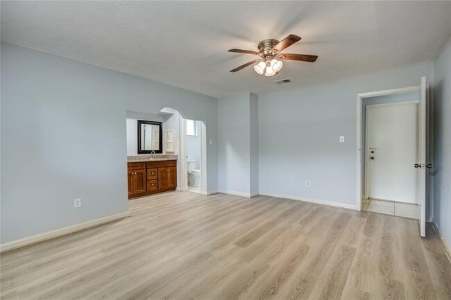 Building Photo - 11427 Newbrook Dr