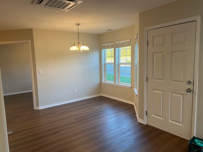 Building Photo - 301 Brant Ln
