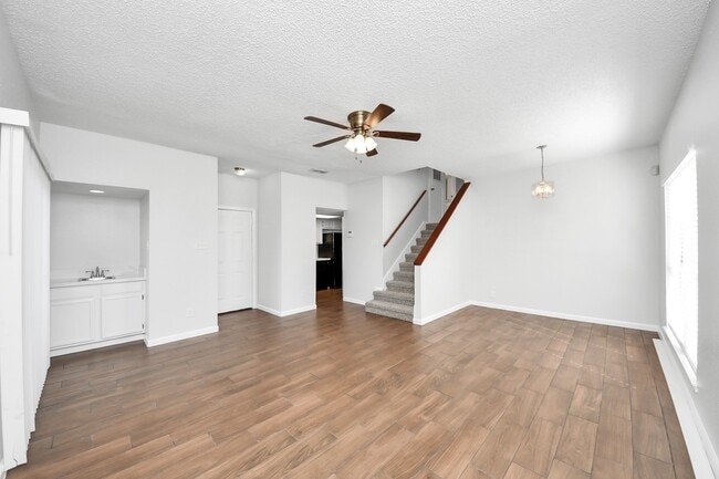 Building Photo - 3750 Tanglewilde St
