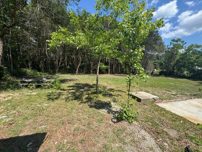 Building Photo - Adorable home in heart of Thomson