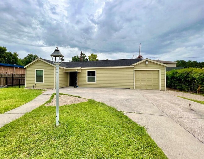 Primary Photo - 270 E Sunnyside St