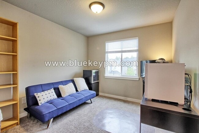 Building Photo - 3 Bed, 2.5 Bath Home in Whipple Creek Vill...