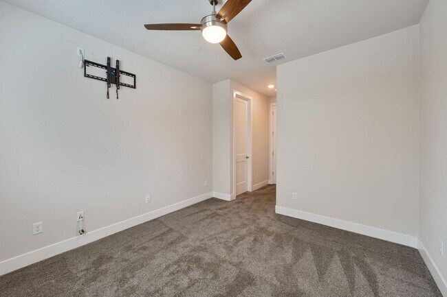 Building Photo - Beautiful Lincoln Home with Solar, 3-Car Garage & Trailer Parking!