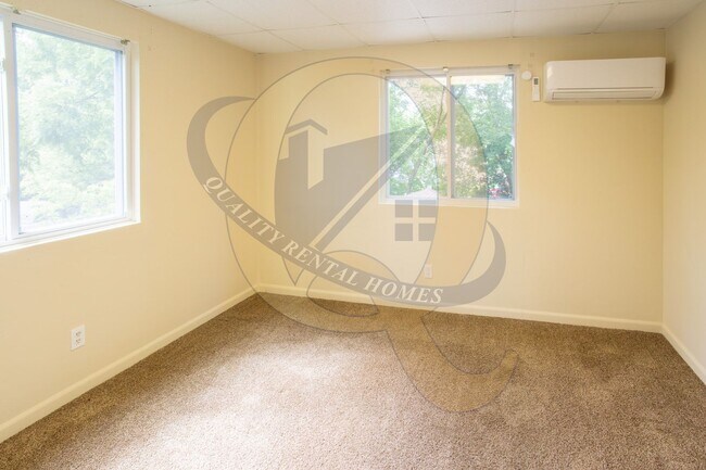 Building Photo - 2145 E McLean Ave