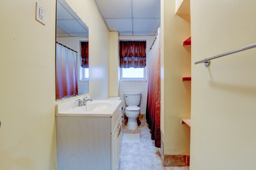 Building Photo - 71 Carmer Ave
