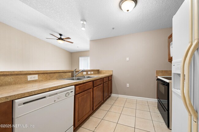 Building Photo - 7920 Merrill Rd