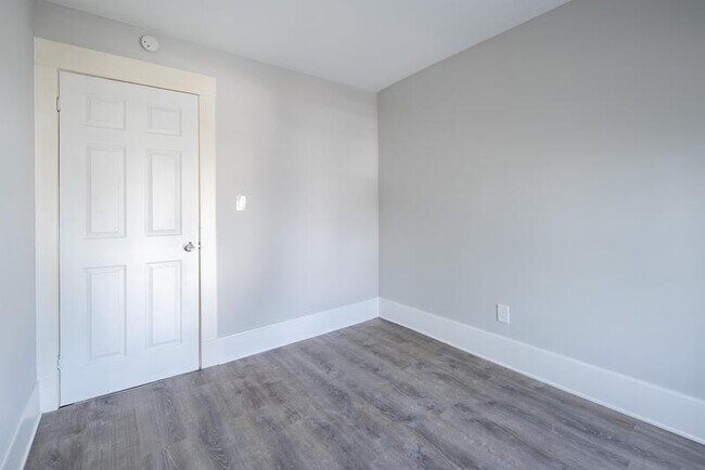 Building Photo - 207 7th Ave