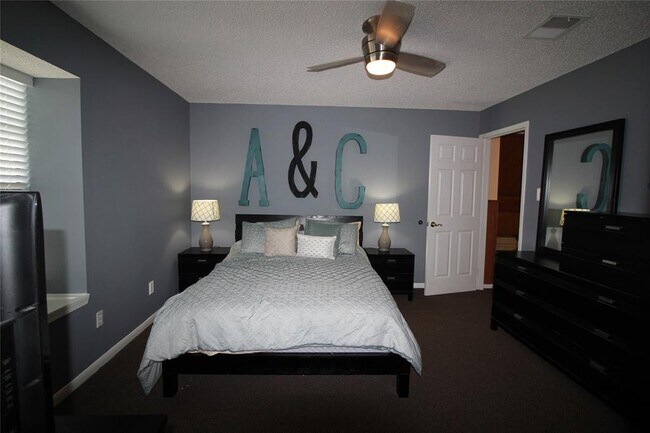 Building Photo - 420 Old Course Dr