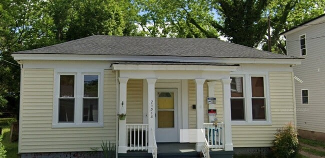 Building Photo - 21313 Chesterfield Ave