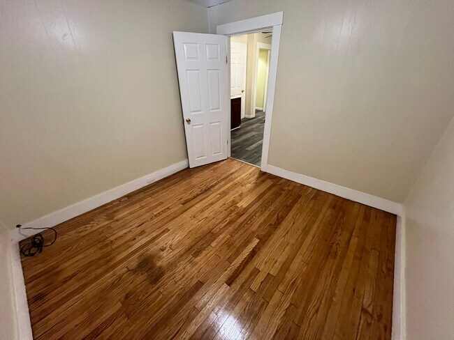 Building Photo - 23-25-25 Dale St