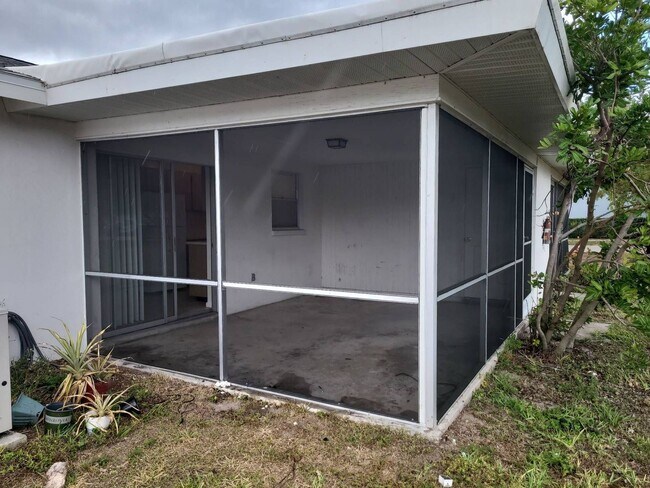 Building Photo - WR-30 Oaks Duplex- FOR SALE