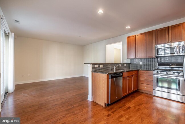 Building Photo - 705 Captains Way