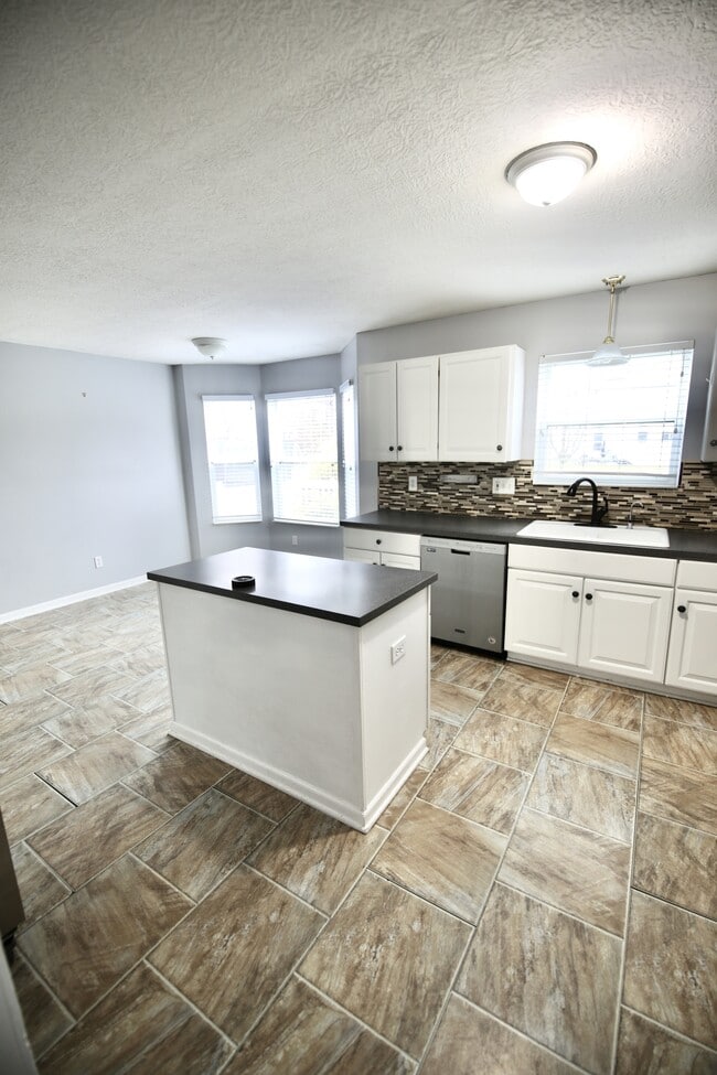 Building Photo - 4400 Greensbury Dr