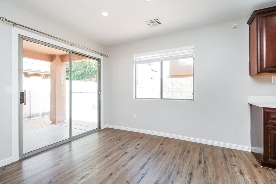 Building Photo - 878 E Pollino St