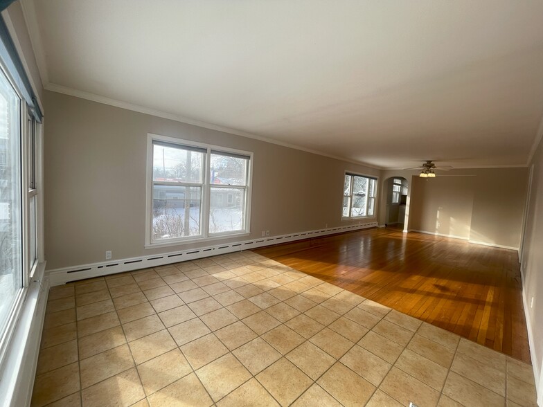 Spacious living room - 1231 Raymond Ave