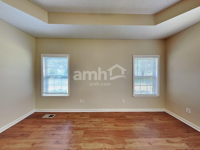 Building Photo - 210 Fox Hunt Ln