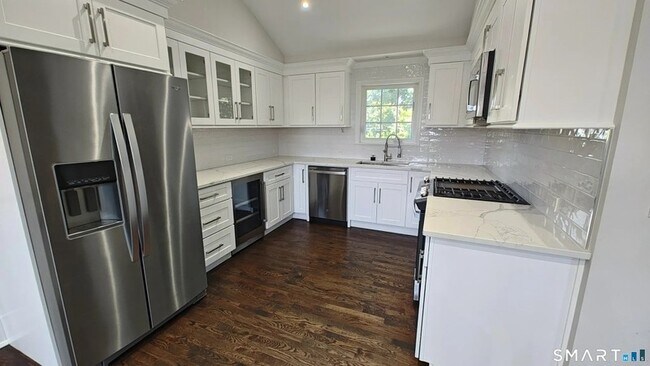Building Photo - 38 Poe Ct