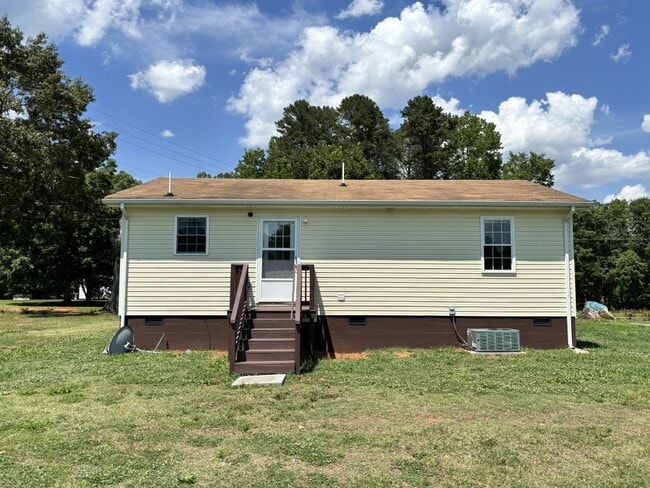 Building Photo - 847 Skipwith Rd