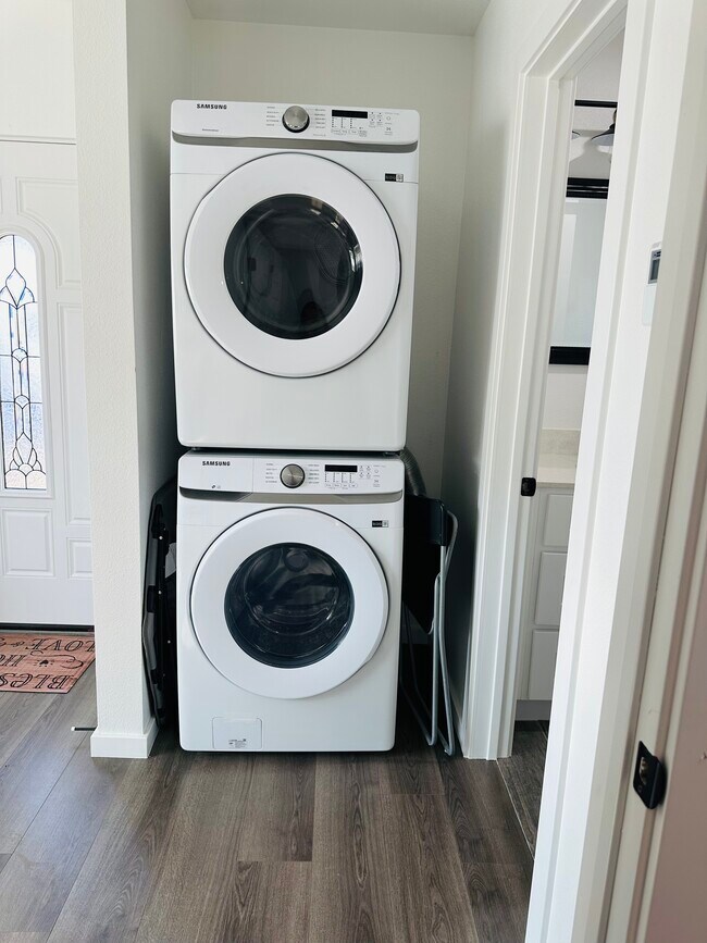 laundry area - 5131 S Victoria Ave