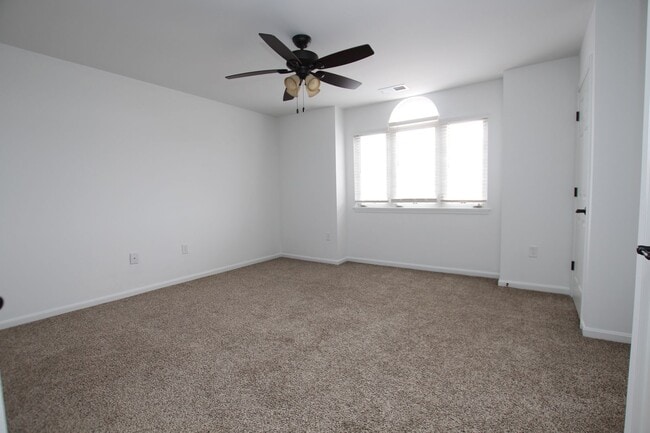 Building Photo - Updated 3Bed 3Bath Townhouse in Plantation East