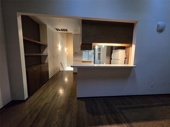 Building Photo - 3231 Hemingway Dr