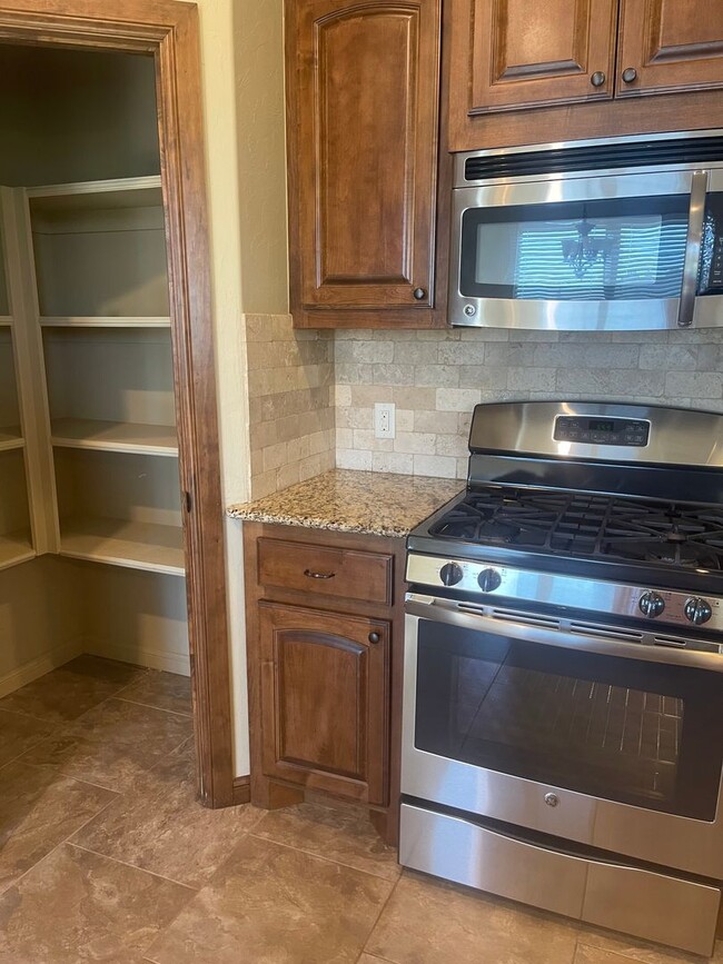 Building Photo - Fully Furnished Three Bedroom, Two Bathroo...