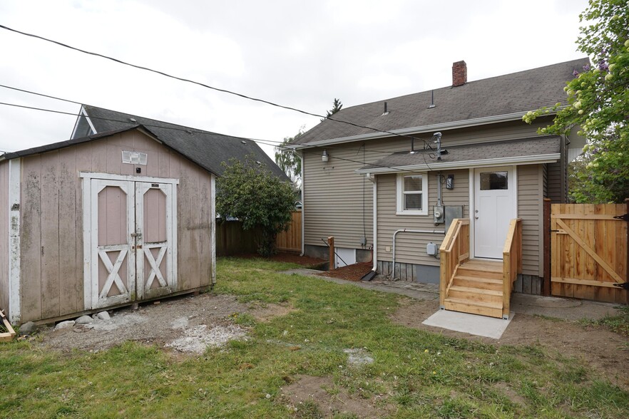 Building Photo - 2107 S Cushman Ave