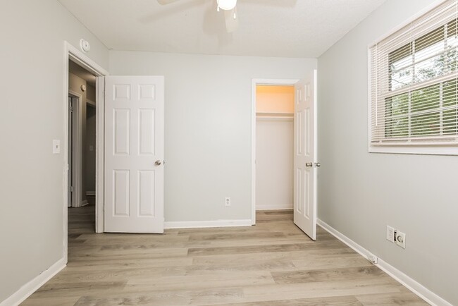 Building Photo - Beautiful 4  Bedroom Home Close to I-77!