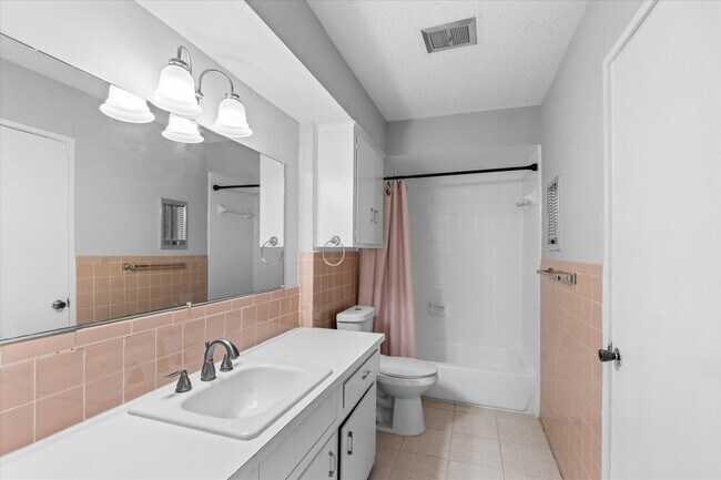 Building Photo - 7714 Renwick Dr