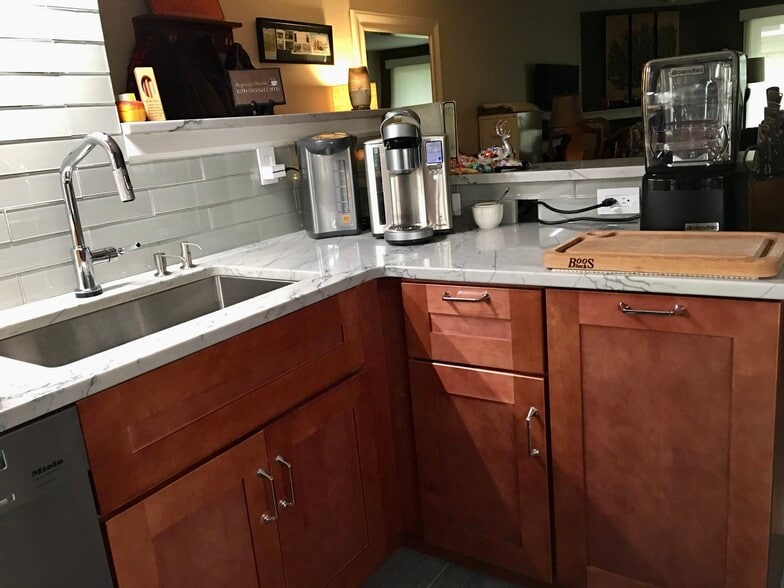 Kitchen - 718 Kirkland Cir