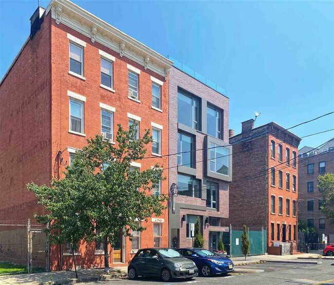 Building Photo - 200 Wayne St