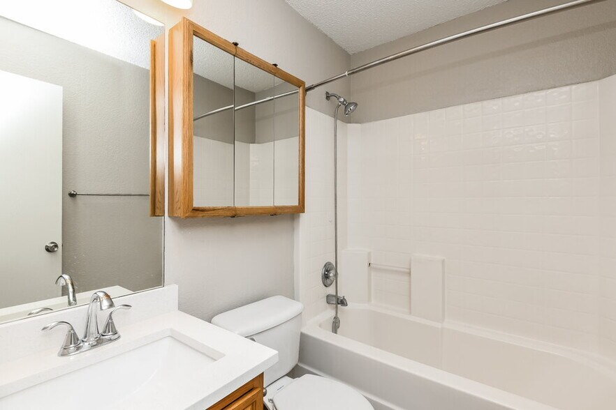 Building Photo - 2428 Ensenada Ln