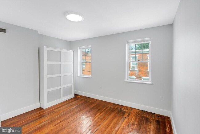 Building Photo - 1514 S Mole St