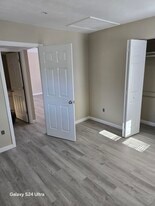 Building Photo - 108 Tacoma Rd