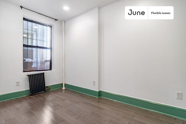 Building Photo - 345 E 21st St