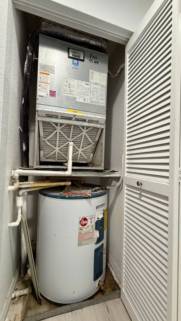 Building Photo - Spacious 3/3 Townhouse with Lake View – Sa...