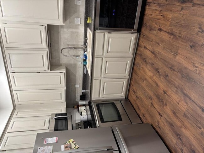 Building Photo - 300 Walnut St